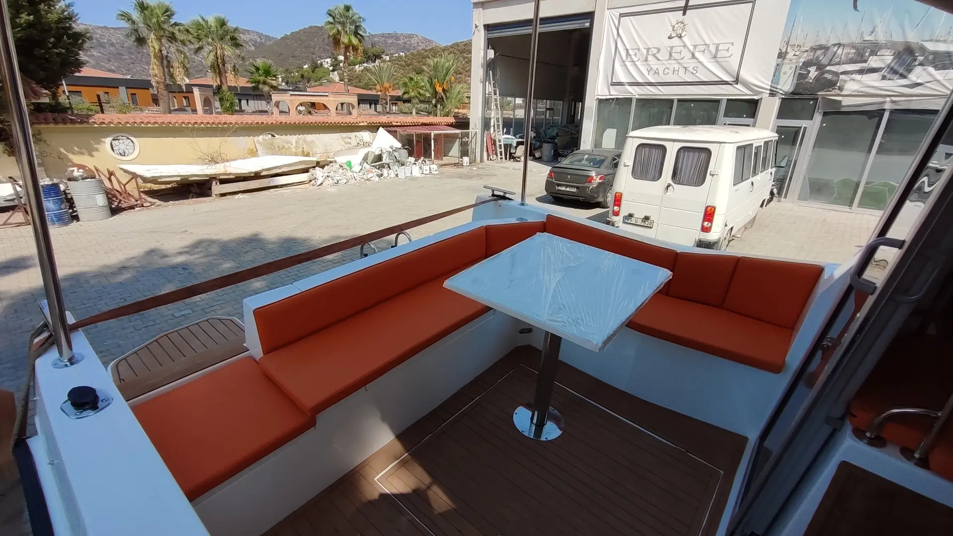 Erefe Pilothouse 8P günlük kullanıma uygun arka havuzluk görünümü